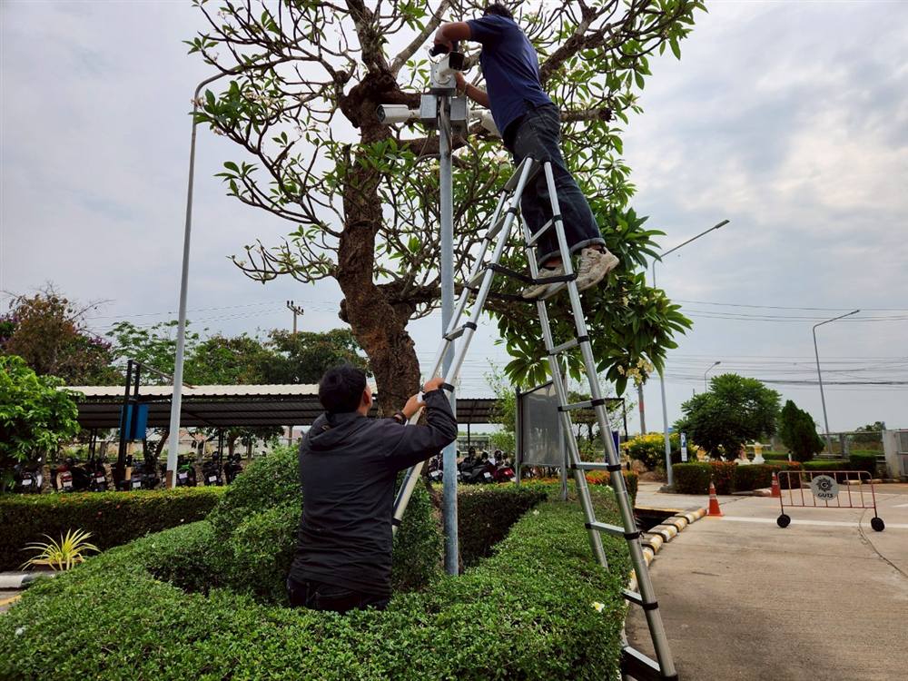 ช่างติดตั้งกล้องภายนอกอาคาร